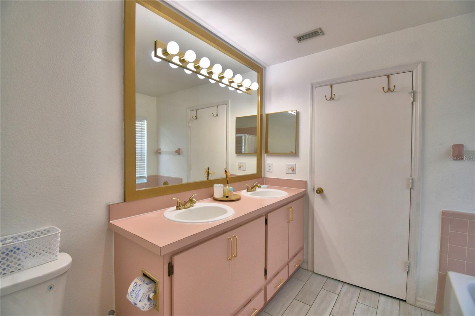 Image 46 of 65 For 2935 Dickens Circle