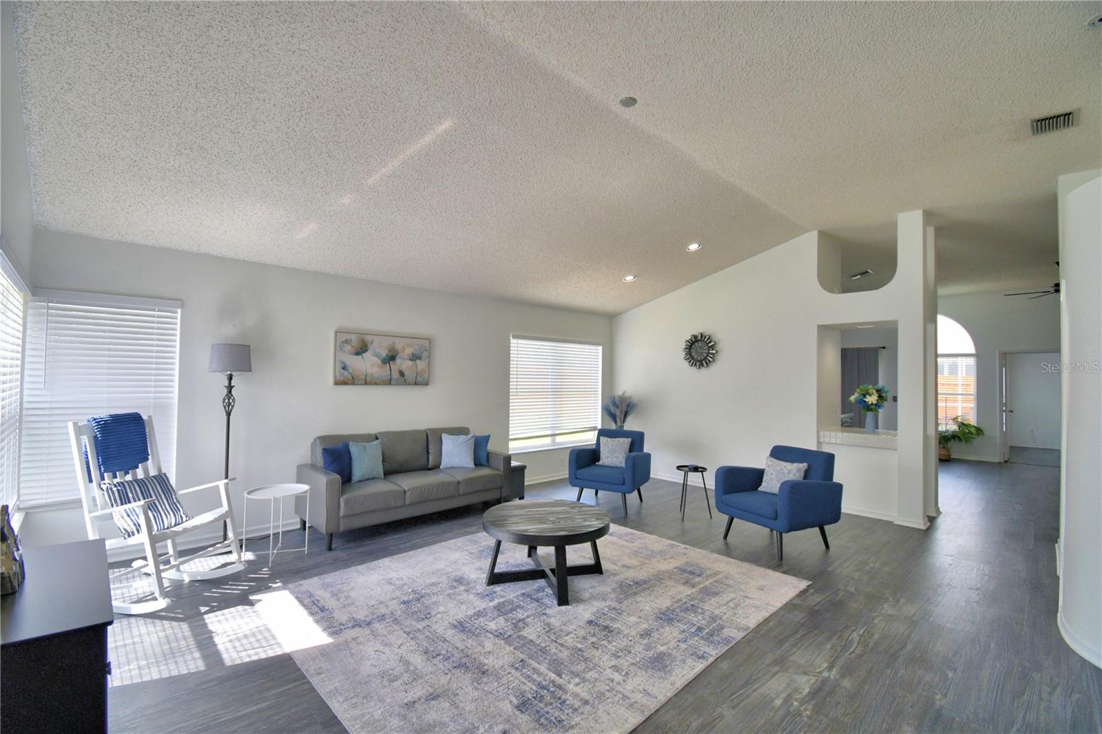 Image 6 of 65 For 2935 Dickens Circle