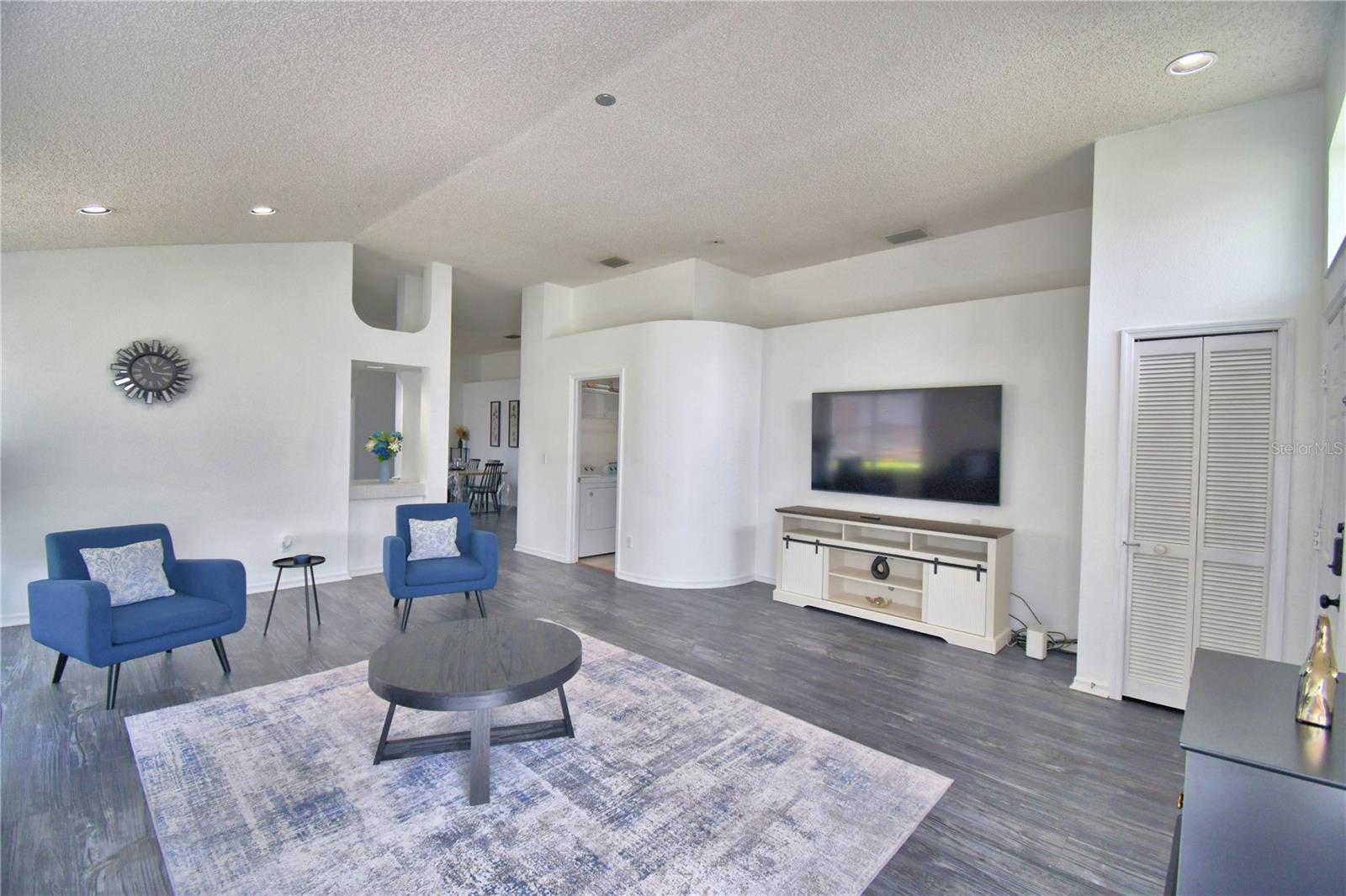 Image 7 of 65 For 2935 Dickens Circle