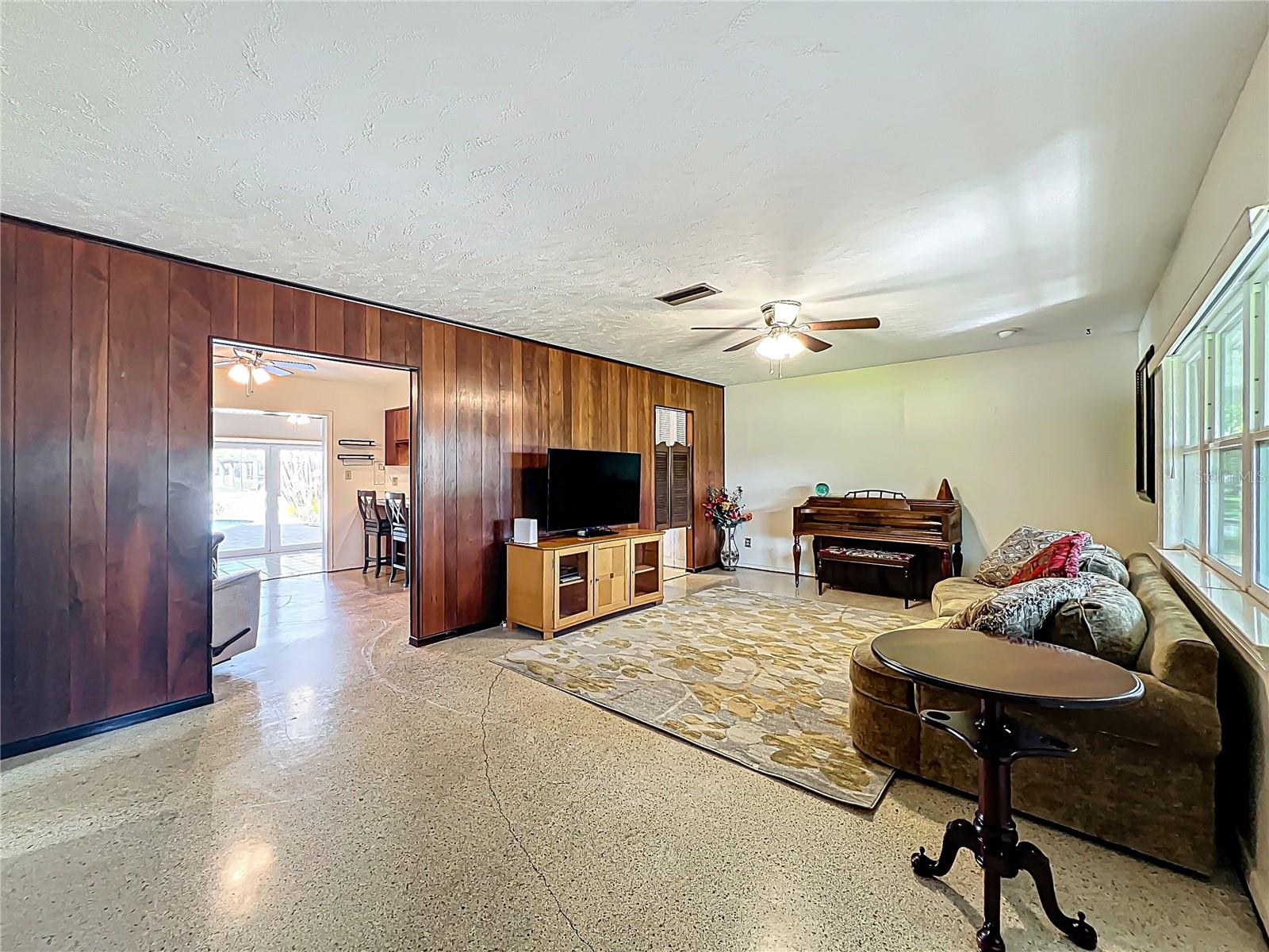 Image 15 of 71 For 395 Tangelo Drive