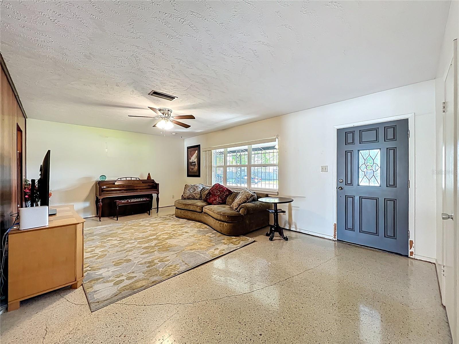 Image 16 of 71 For 395 Tangelo Drive