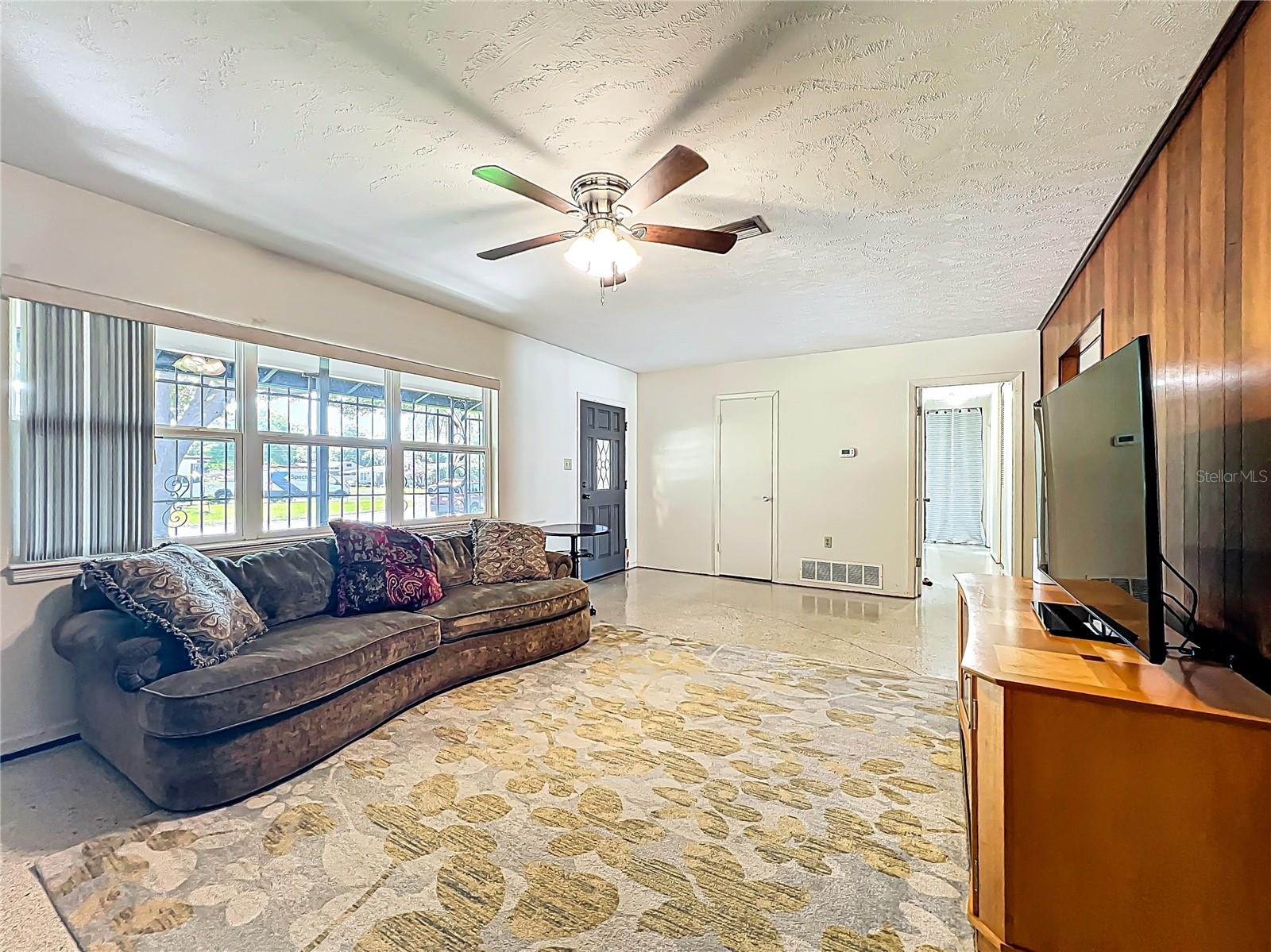 Image 17 of 71 For 395 Tangelo Drive