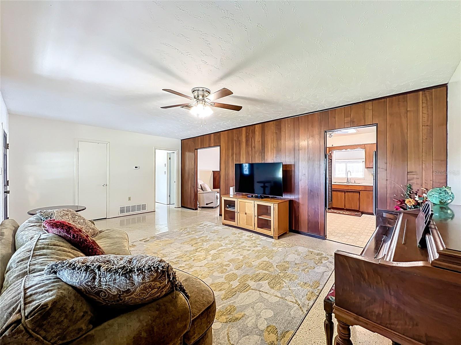 Image 18 of 71 For 395 Tangelo Drive