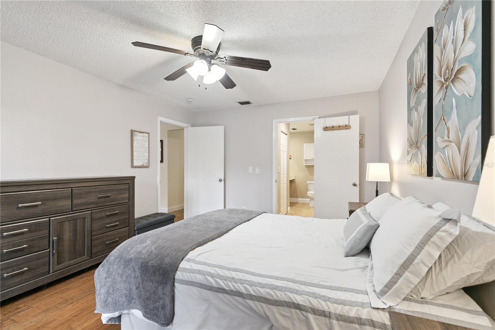 Image 14 of 44 For 5321 Indian Creek Drive D