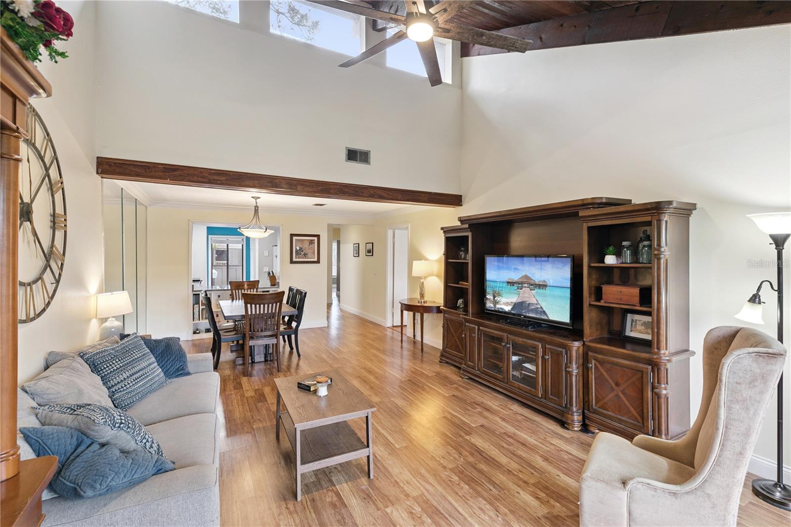 Image 24 of 44 For 5321 Indian Creek Drive D