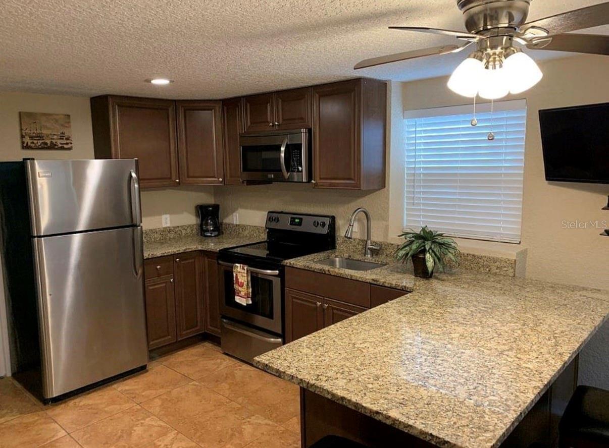 Image 2 of 9 For 2512 Musselwhite Avenue 3