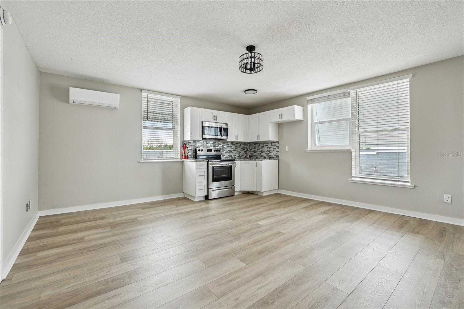 Image 5 of 17 For 801 Montrose Street C