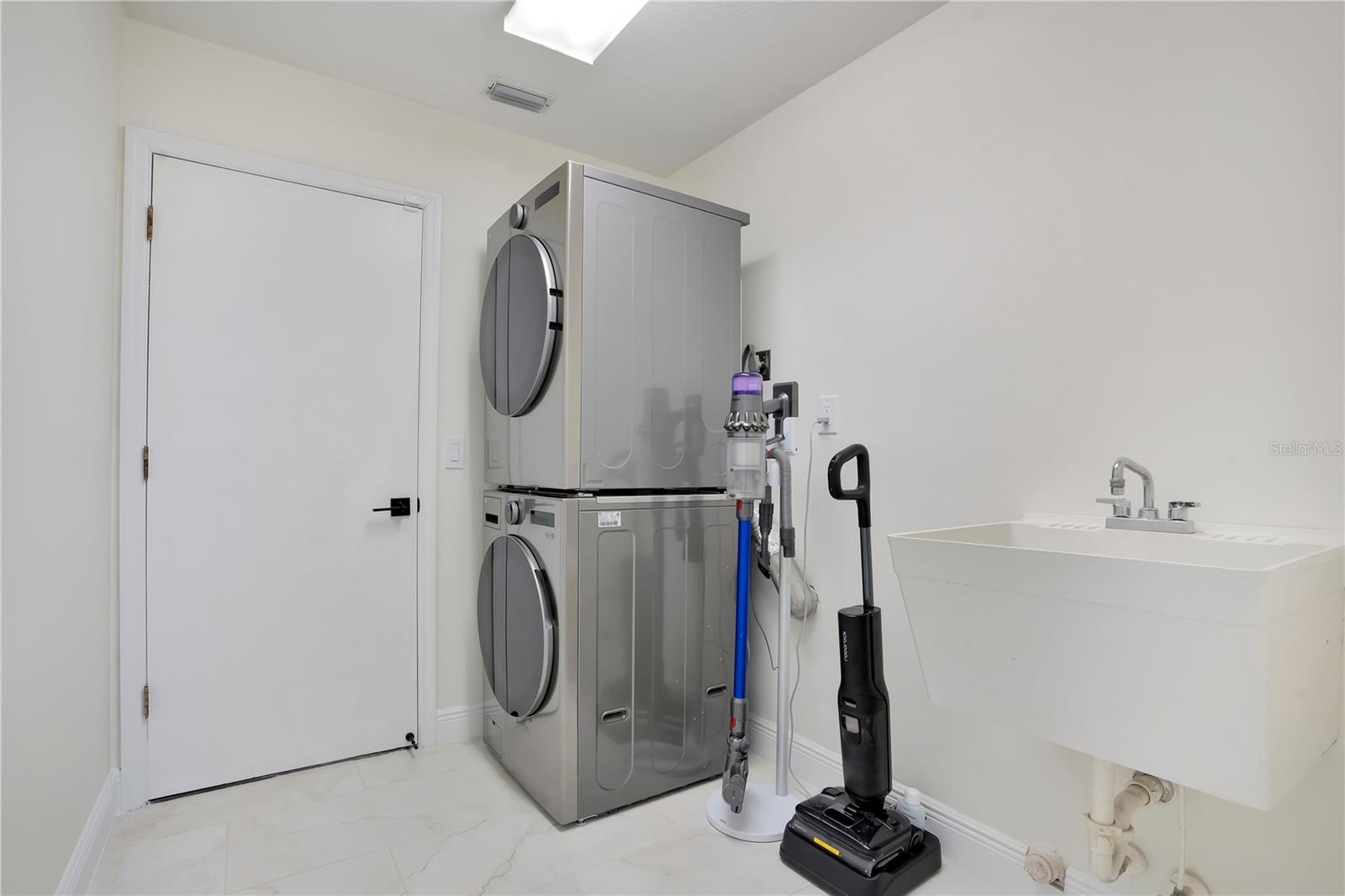 Image 46 of 74 For 320 Remington Drive