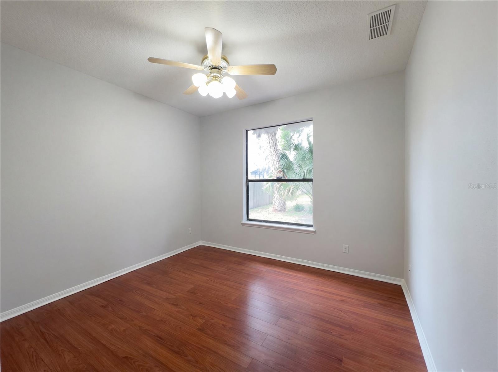 Image 10 of 20 For 216 Blue Crystal Drive