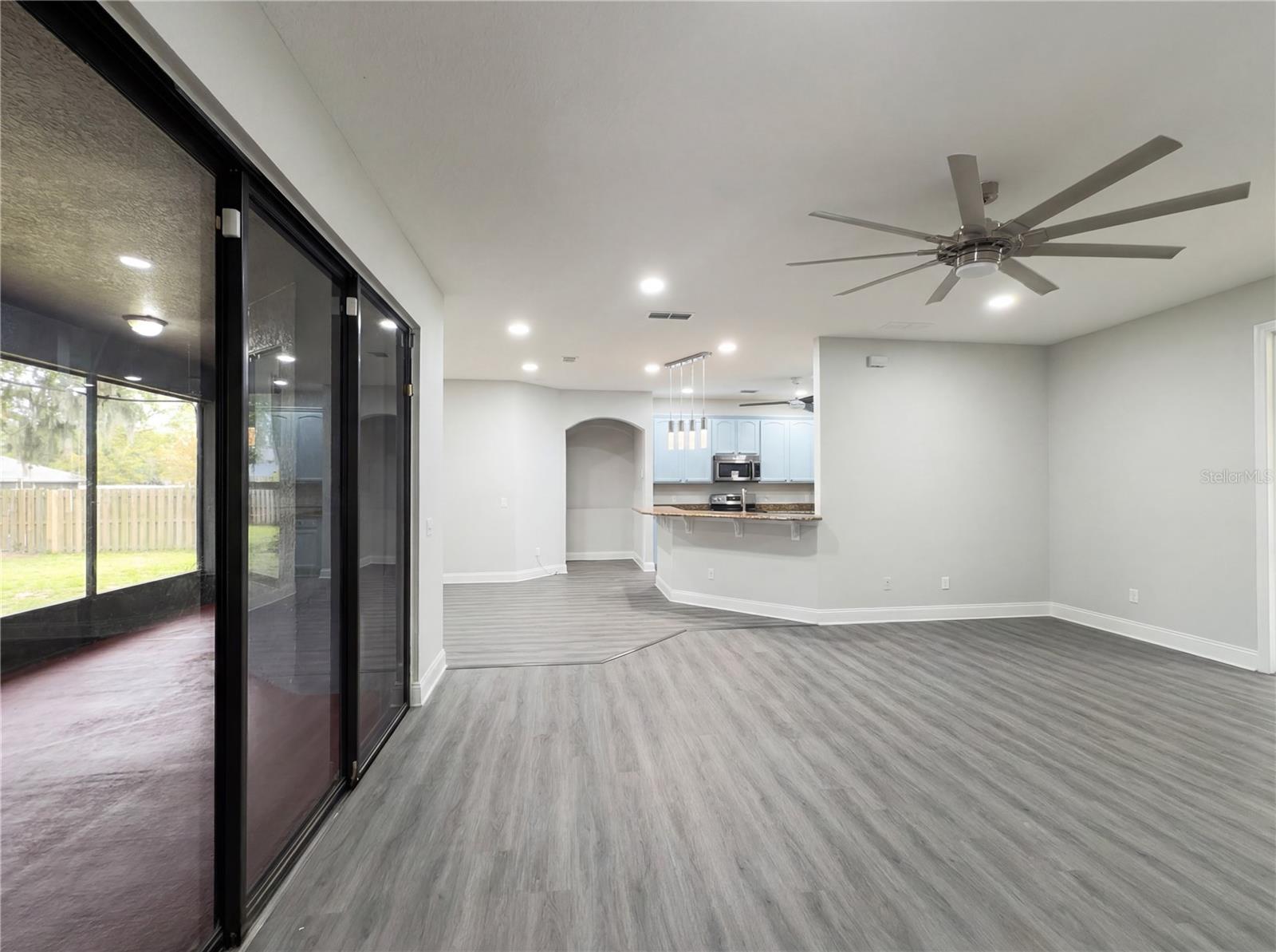 Image 11 of 20 For 216 Blue Crystal Drive