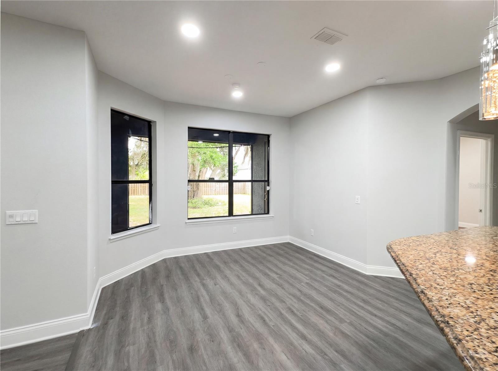 Image 12 of 20 For 216 Blue Crystal Drive