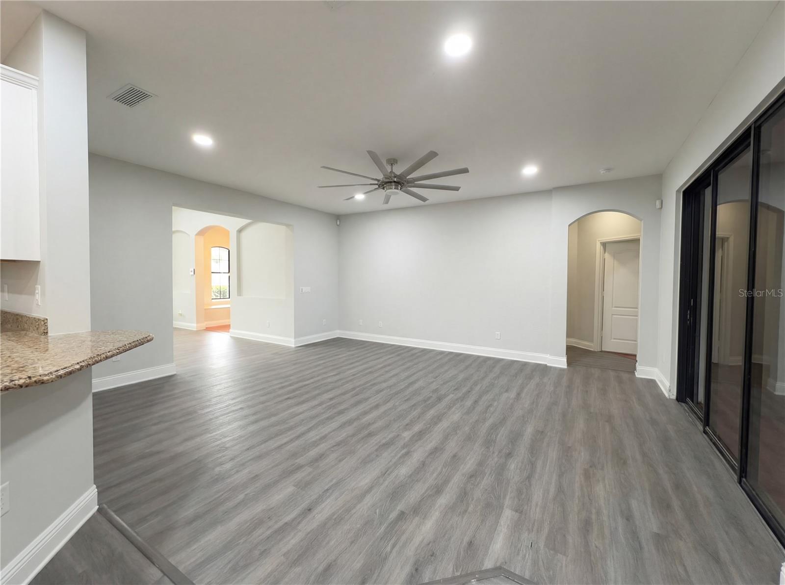 Image 13 of 20 For 216 Blue Crystal Drive