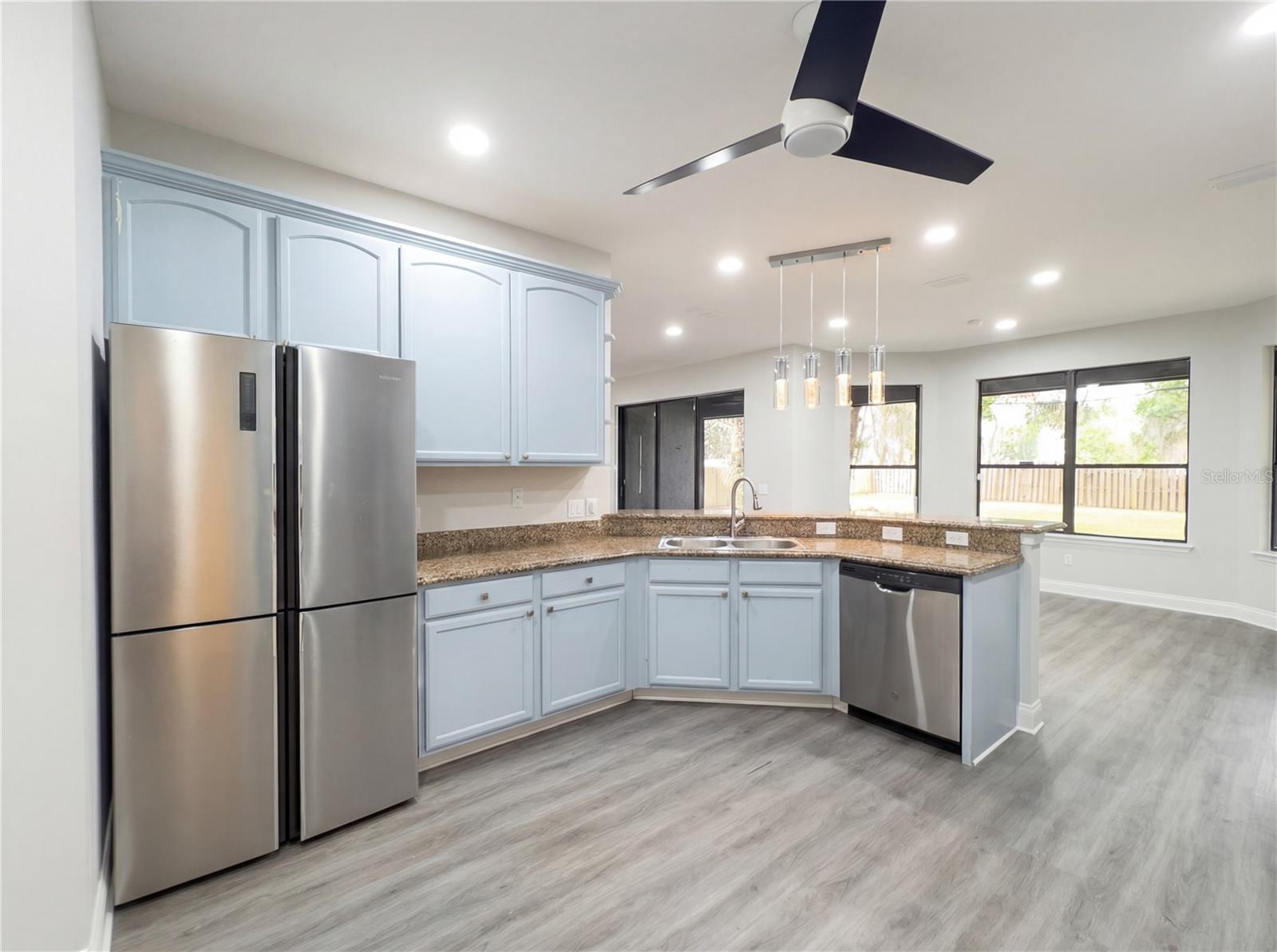 Image 14 of 20 For 216 Blue Crystal Drive