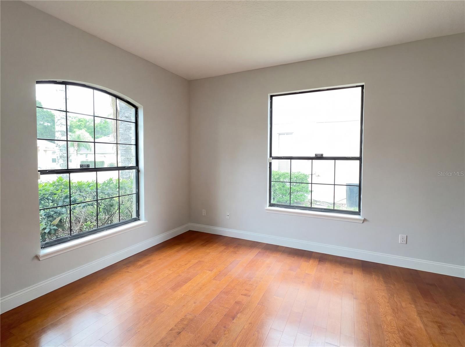 Image 16 of 20 For 216 Blue Crystal Drive