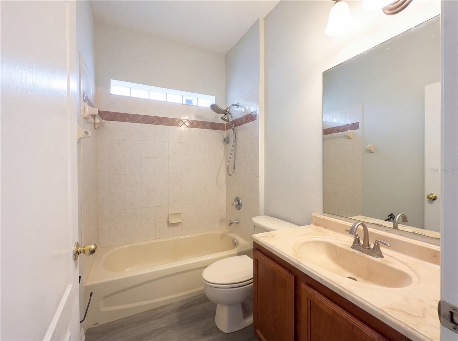 Image 8 of 20 For 216 Blue Crystal Drive