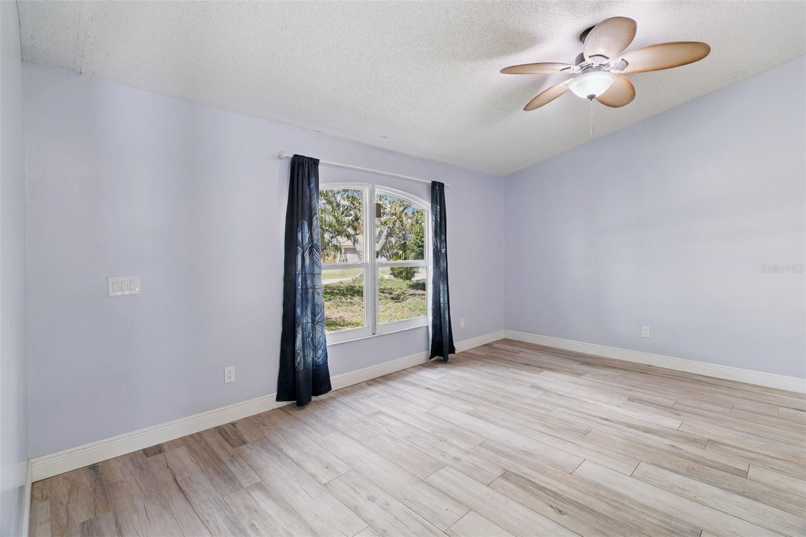 Image 4 of 30 For 3349 Frankford Street