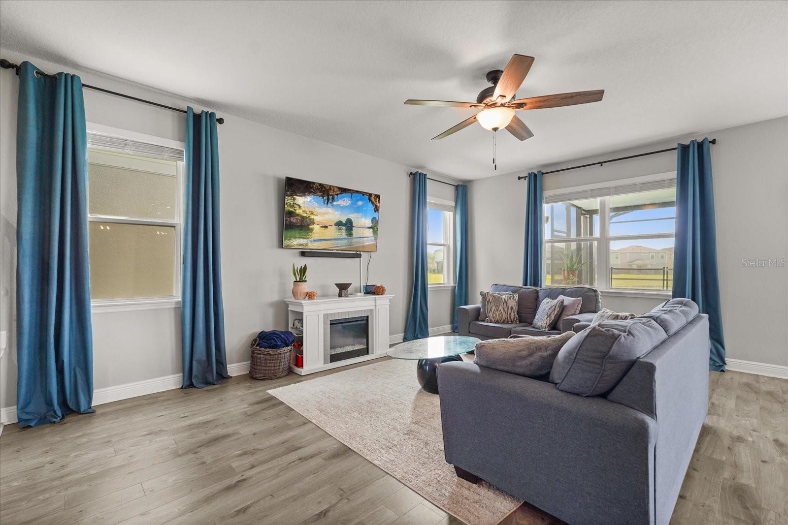 Image 13 of 56 For 3943 Crawley Down Loop