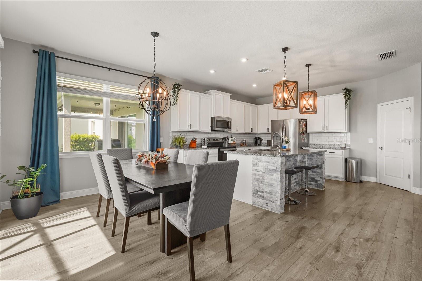 Image 15 of 56 For 3943 Crawley Down Loop