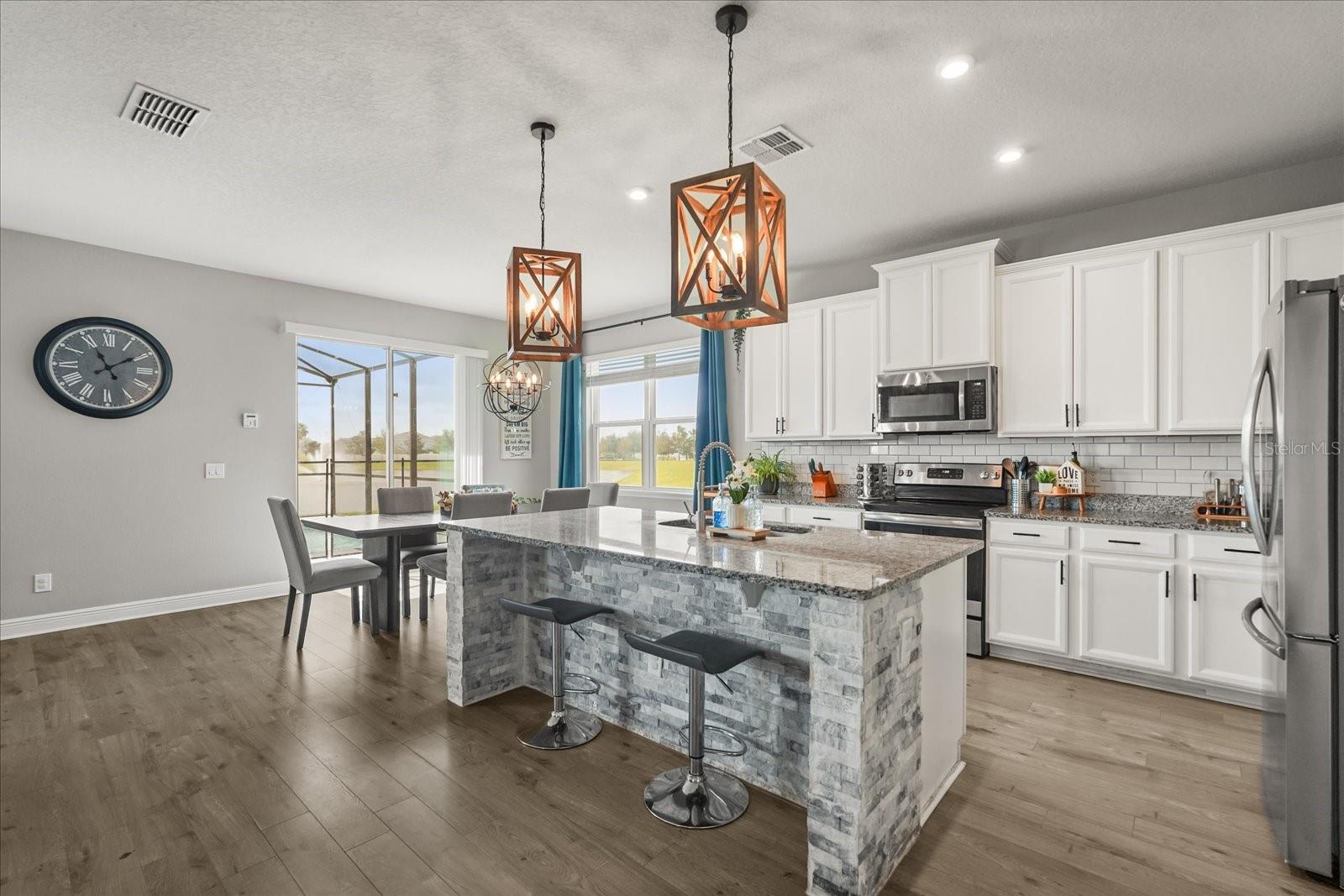 Image 18 of 56 For 3943 Crawley Down Loop