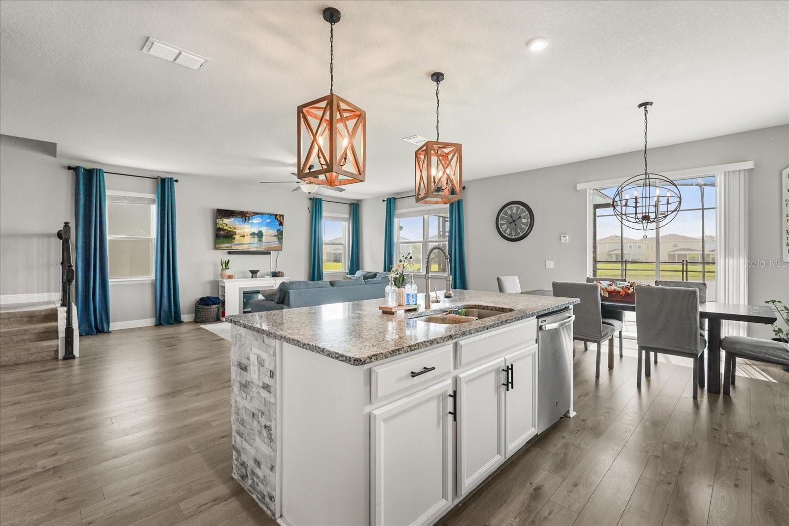 Image 20 of 56 For 3943 Crawley Down Loop