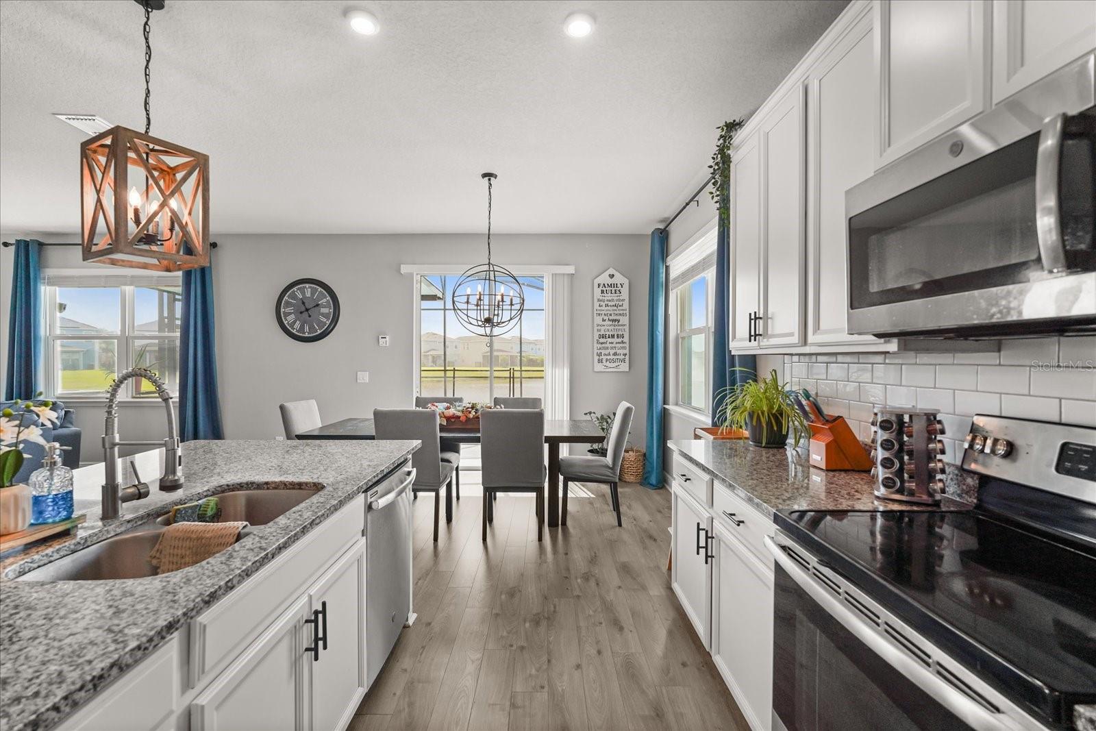 Image 21 of 56 For 3943 Crawley Down Loop