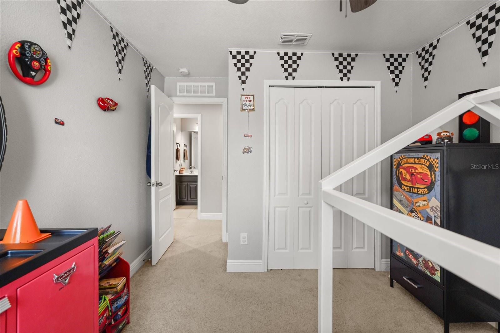 Image 29 of 56 For 3943 Crawley Down Loop