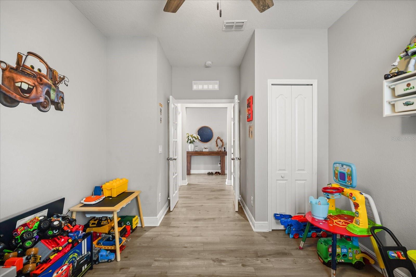 Image 40 of 56 For 3943 Crawley Down Loop