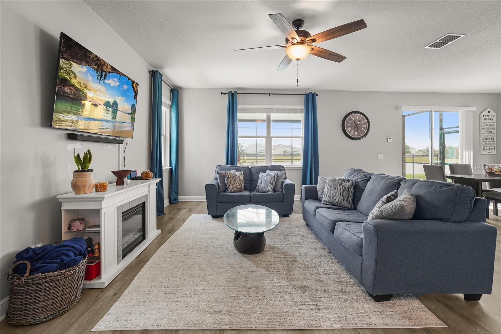 Image 9 of 56 For 3943 Crawley Down Loop