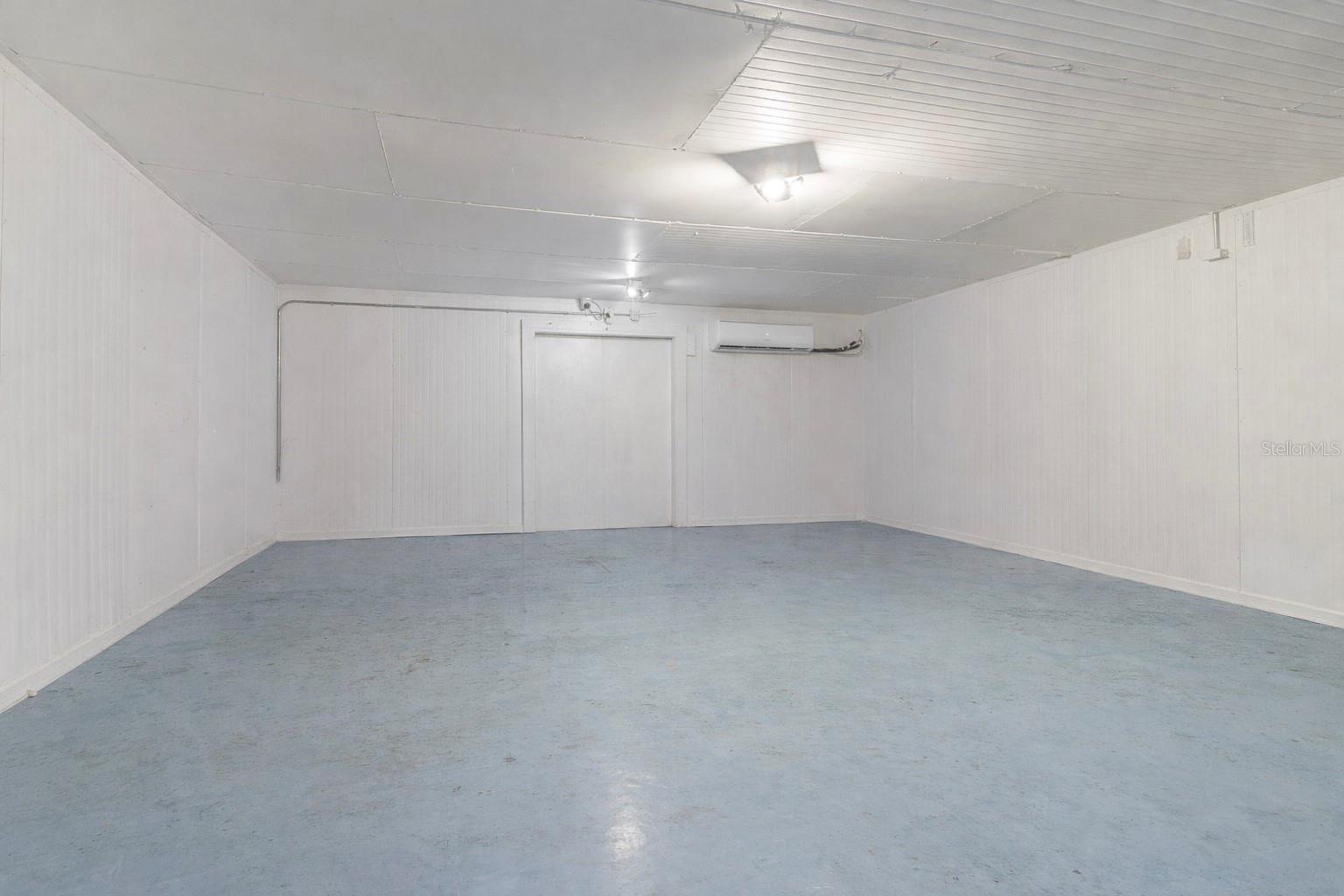 Image 19 of 49 For 40945 Beach Road