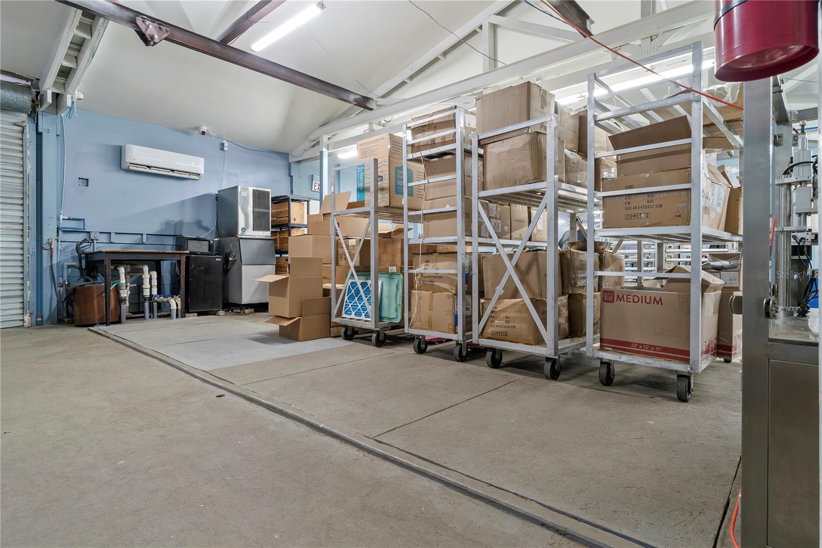 Image 21 of 49 For 40945 Beach Road