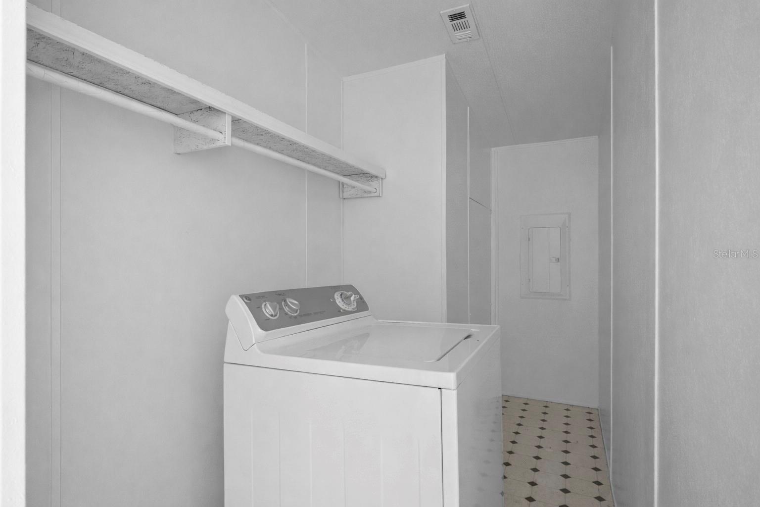 Image 30 of 49 For 40945 Beach Road