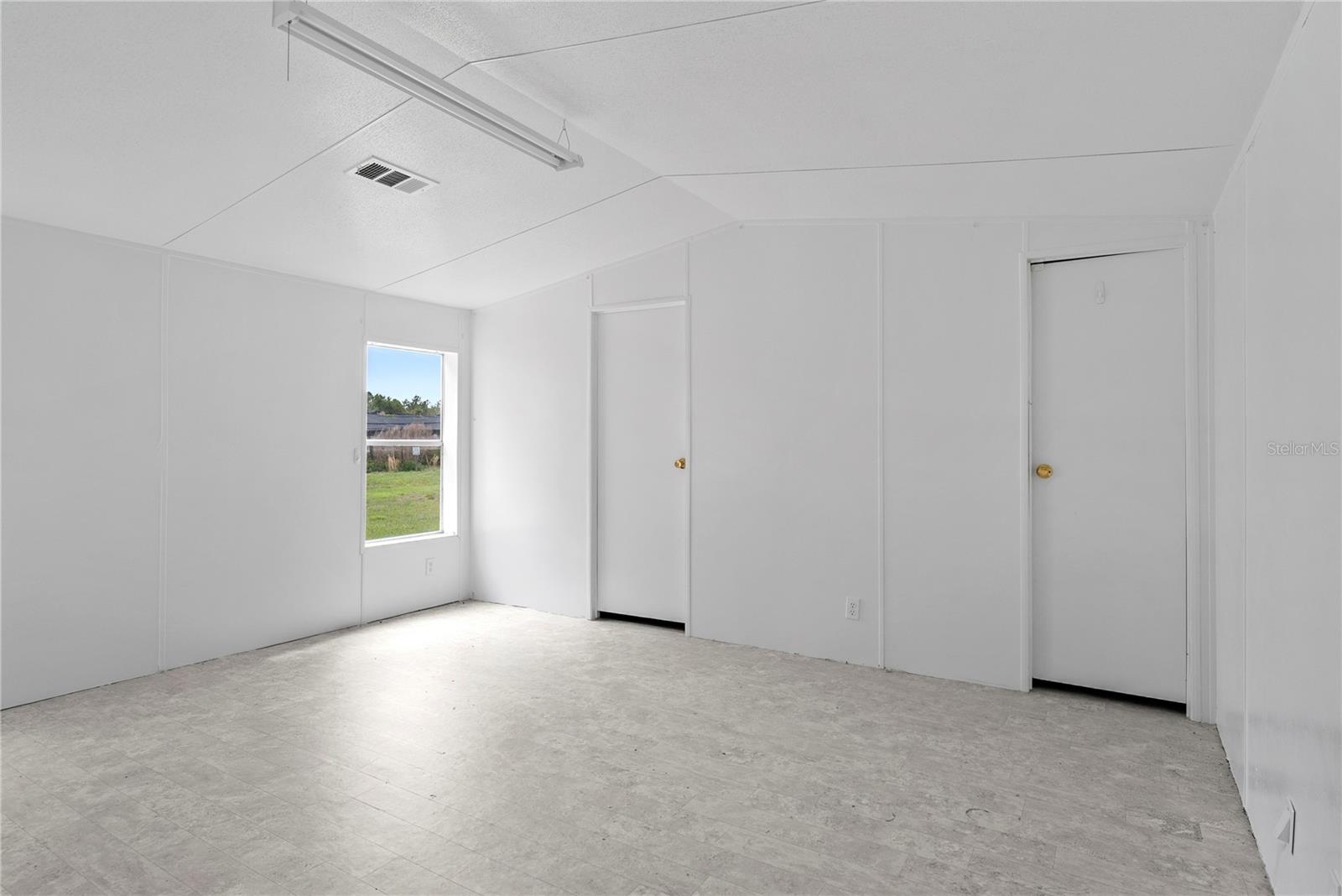 Image 31 of 49 For 40945 Beach Road