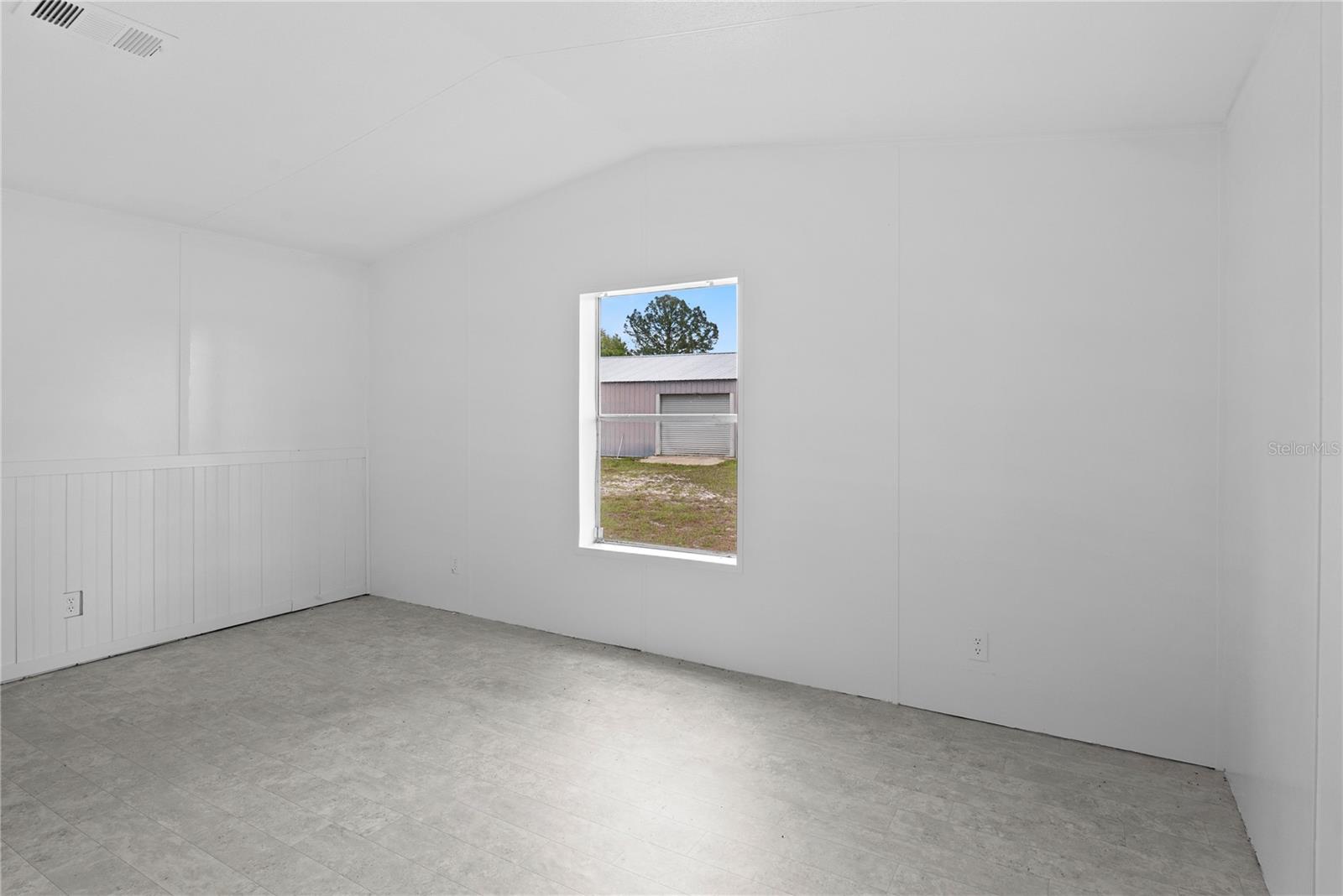 Image 32 of 49 For 40945 Beach Road