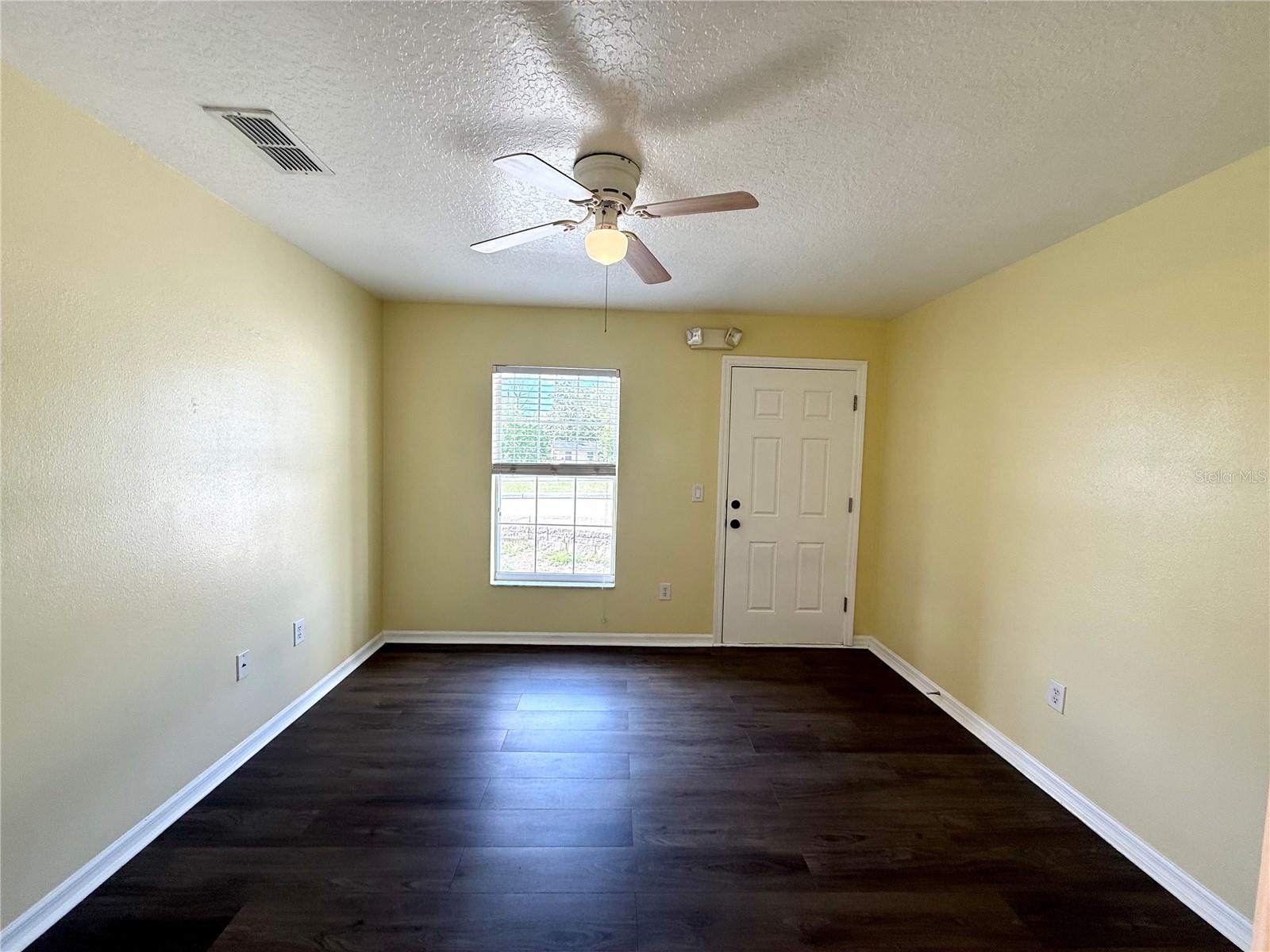 Image 11 of 31 For 121 Melissa Place