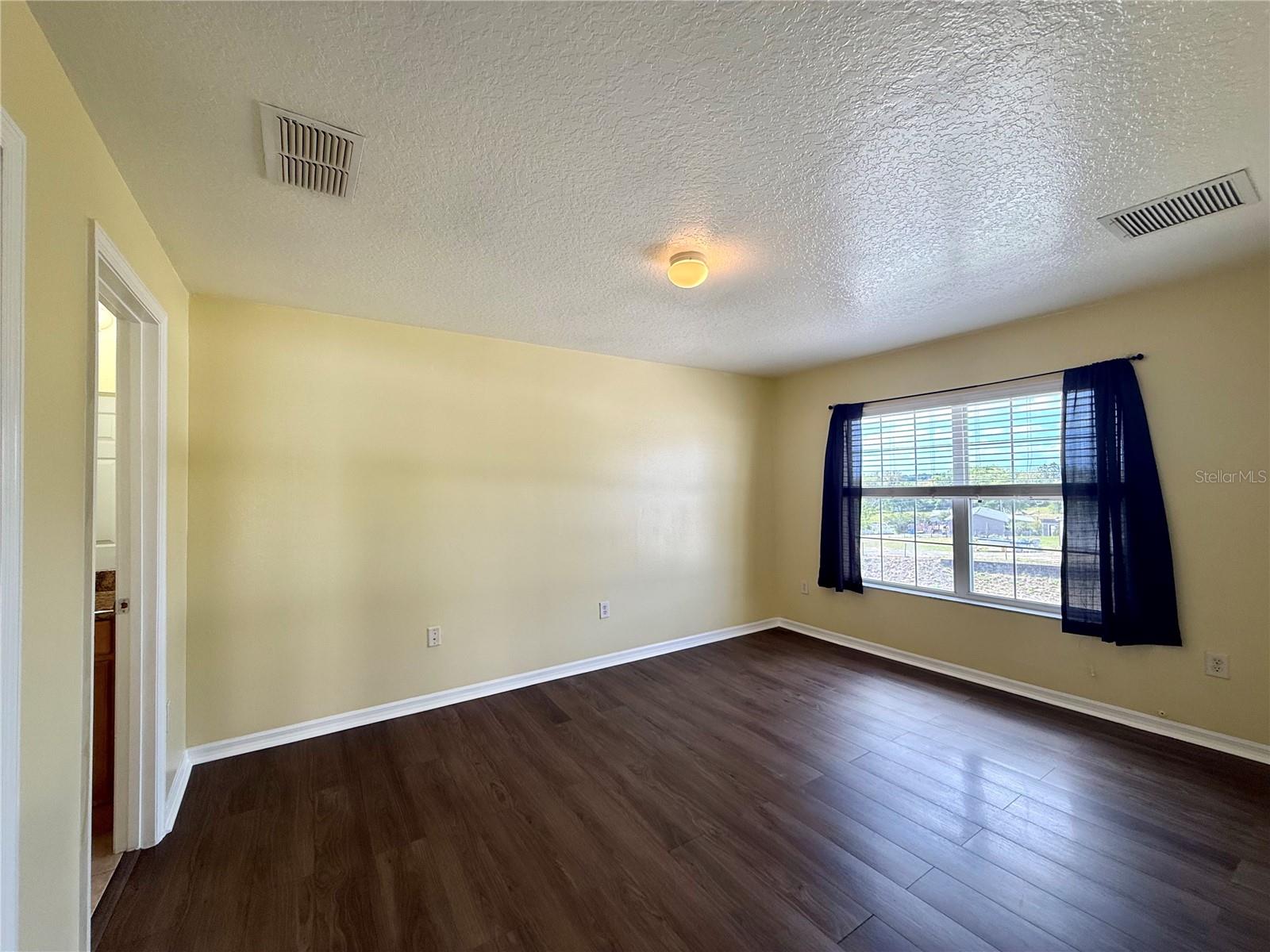 Image 15 of 31 For 121 Melissa Place