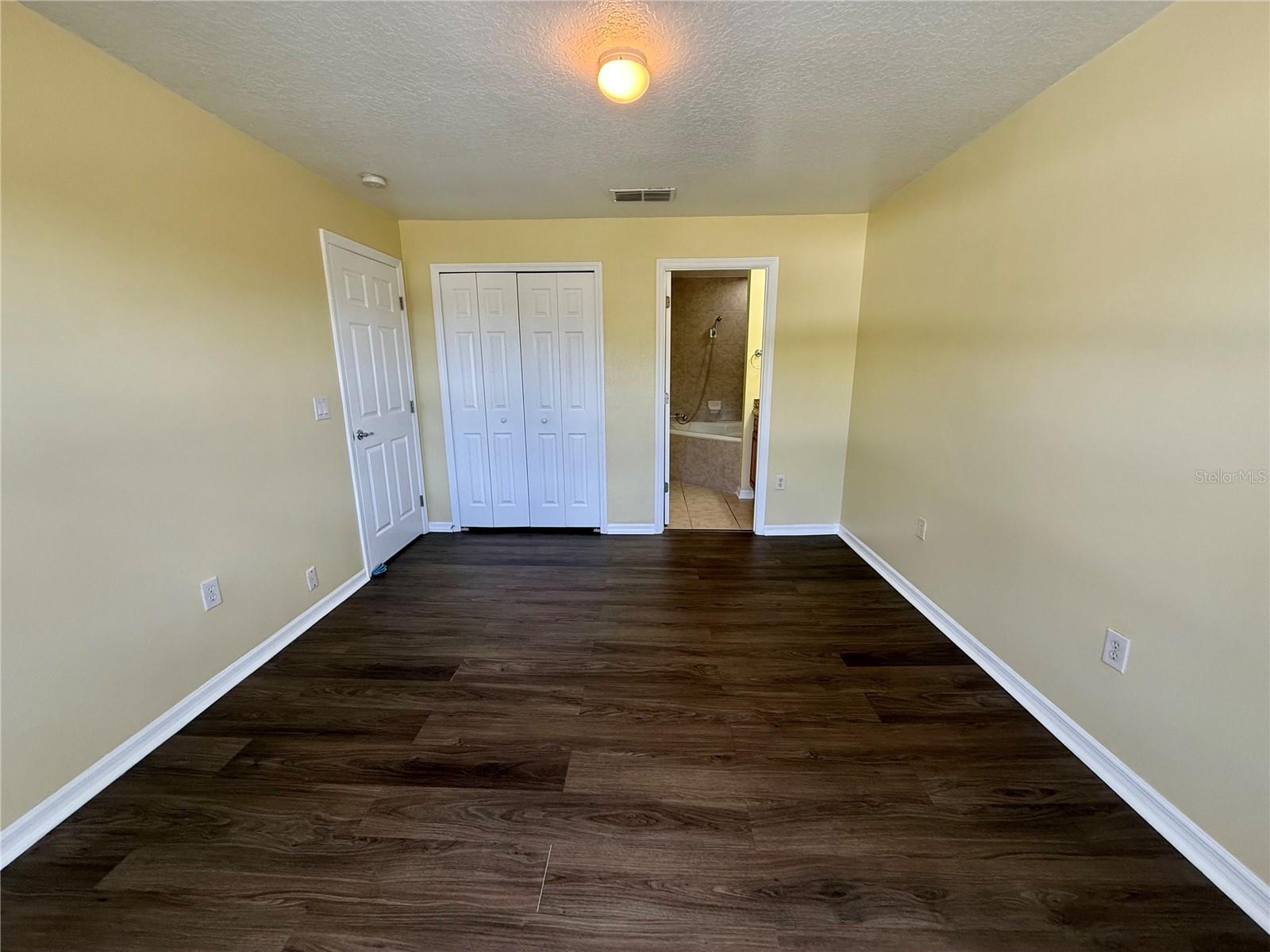 Image 16 of 31 For 121 Melissa Place