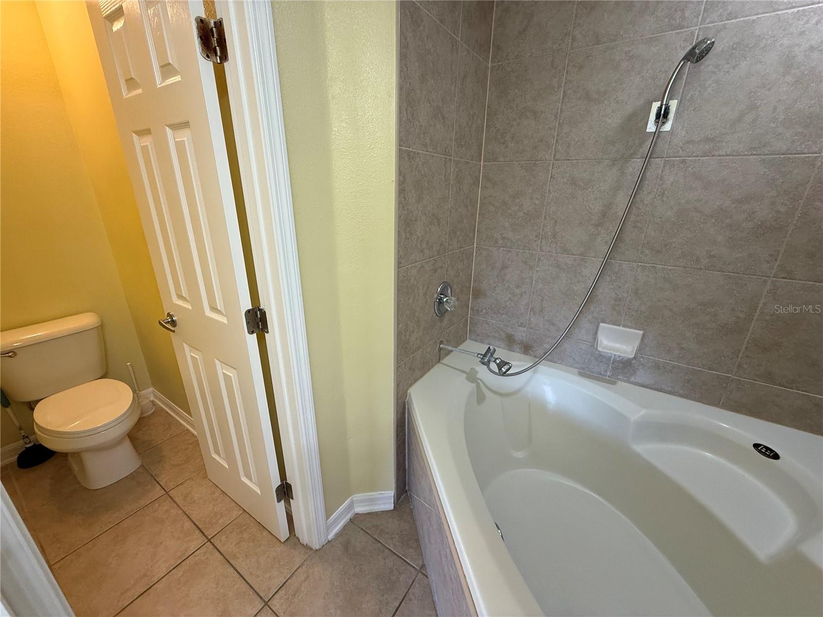 Image 19 of 31 For 121 Melissa Place