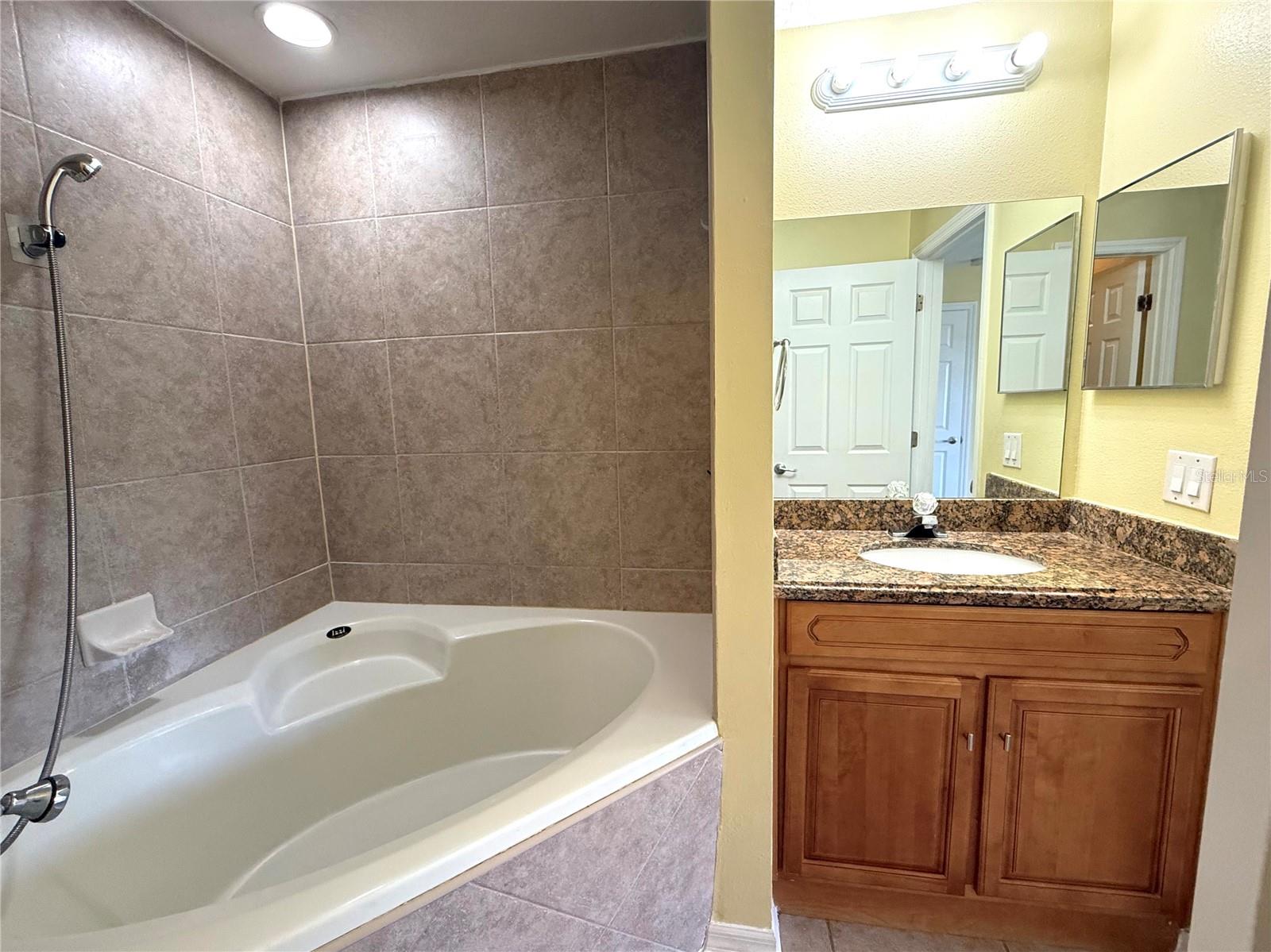 Image 20 of 31 For 121 Melissa Place