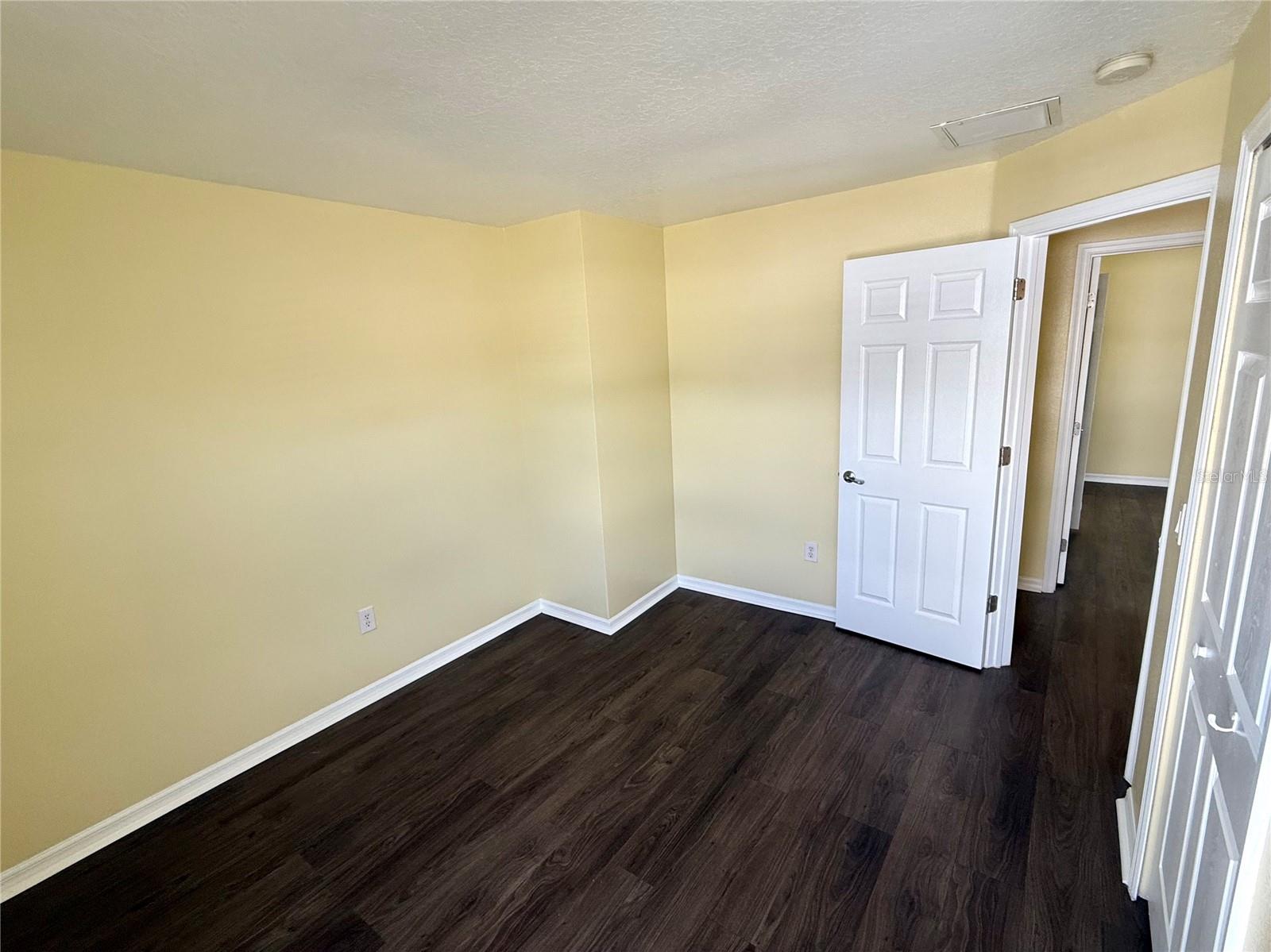 Image 21 of 31 For 121 Melissa Place