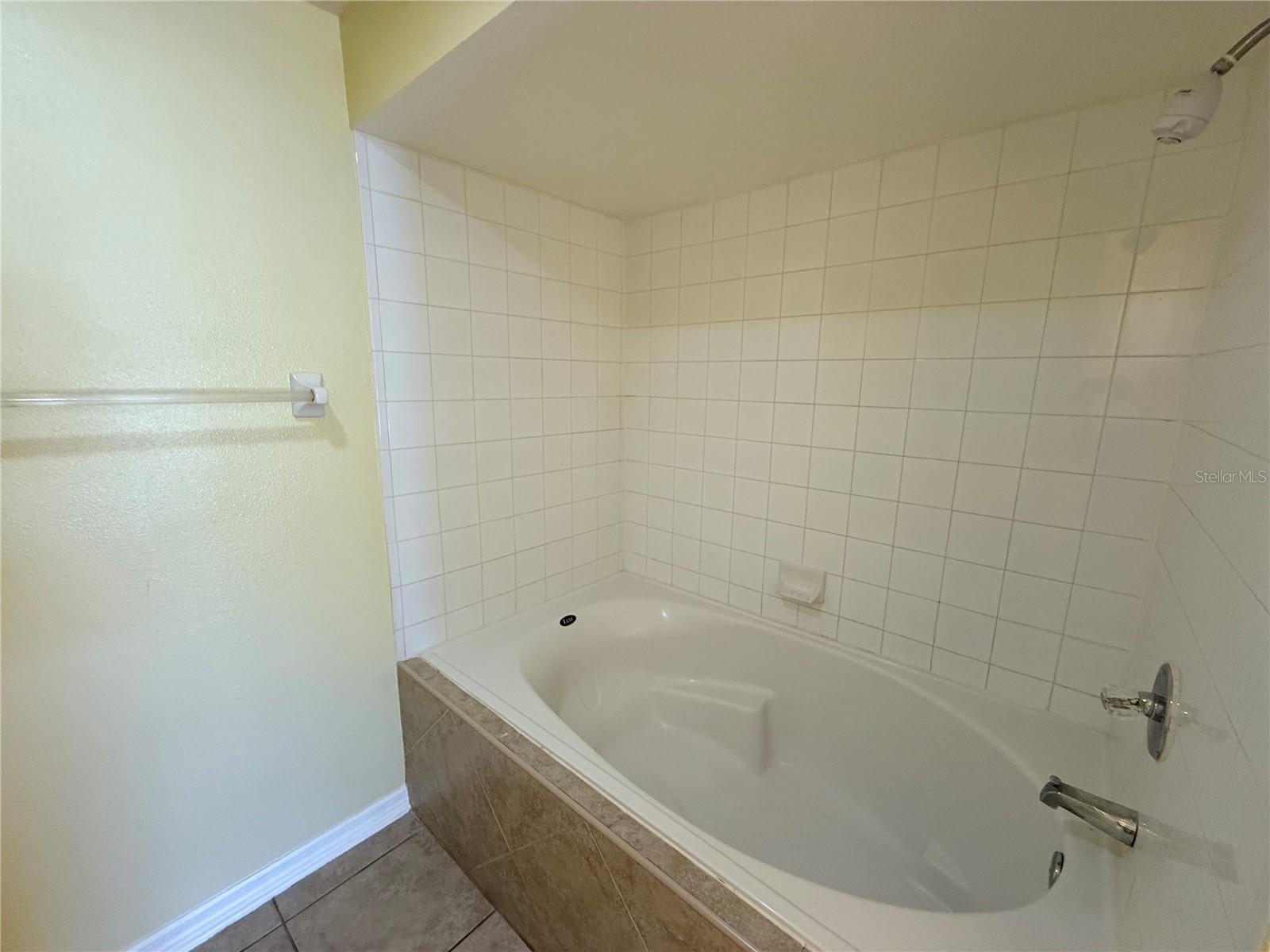 Image 27 of 31 For 121 Melissa Place