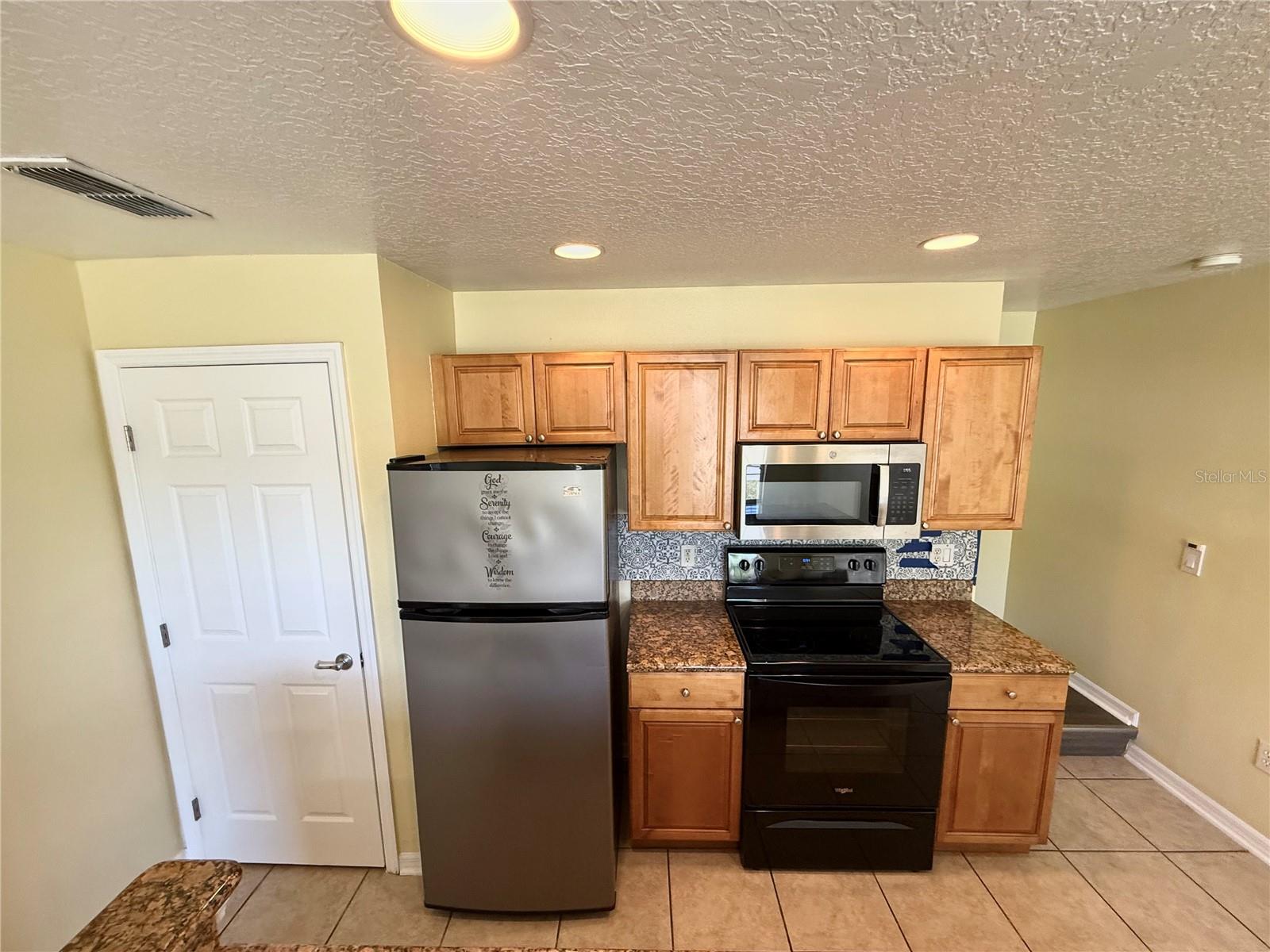 Image 28 of 31 For 121 Melissa Place