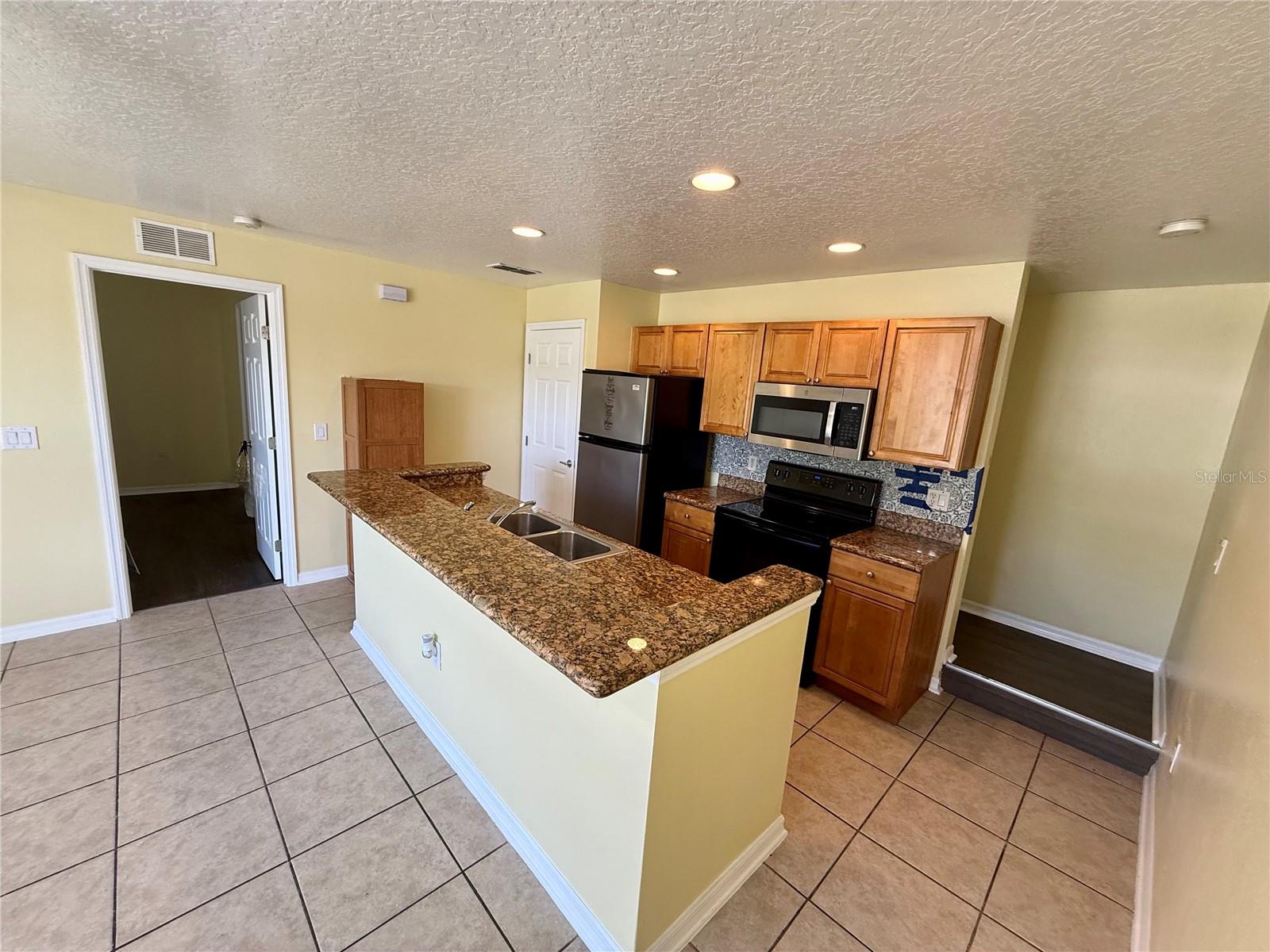 Image 6 of 31 For 121 Melissa Place