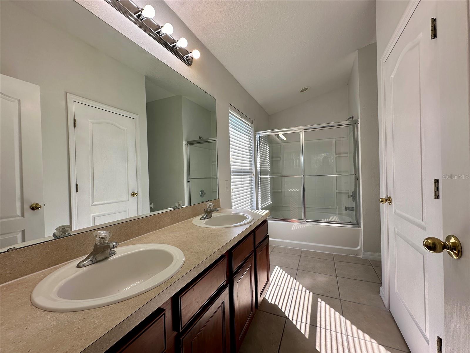 Image 16 of 26 For 1991 Estancia Circle 16a