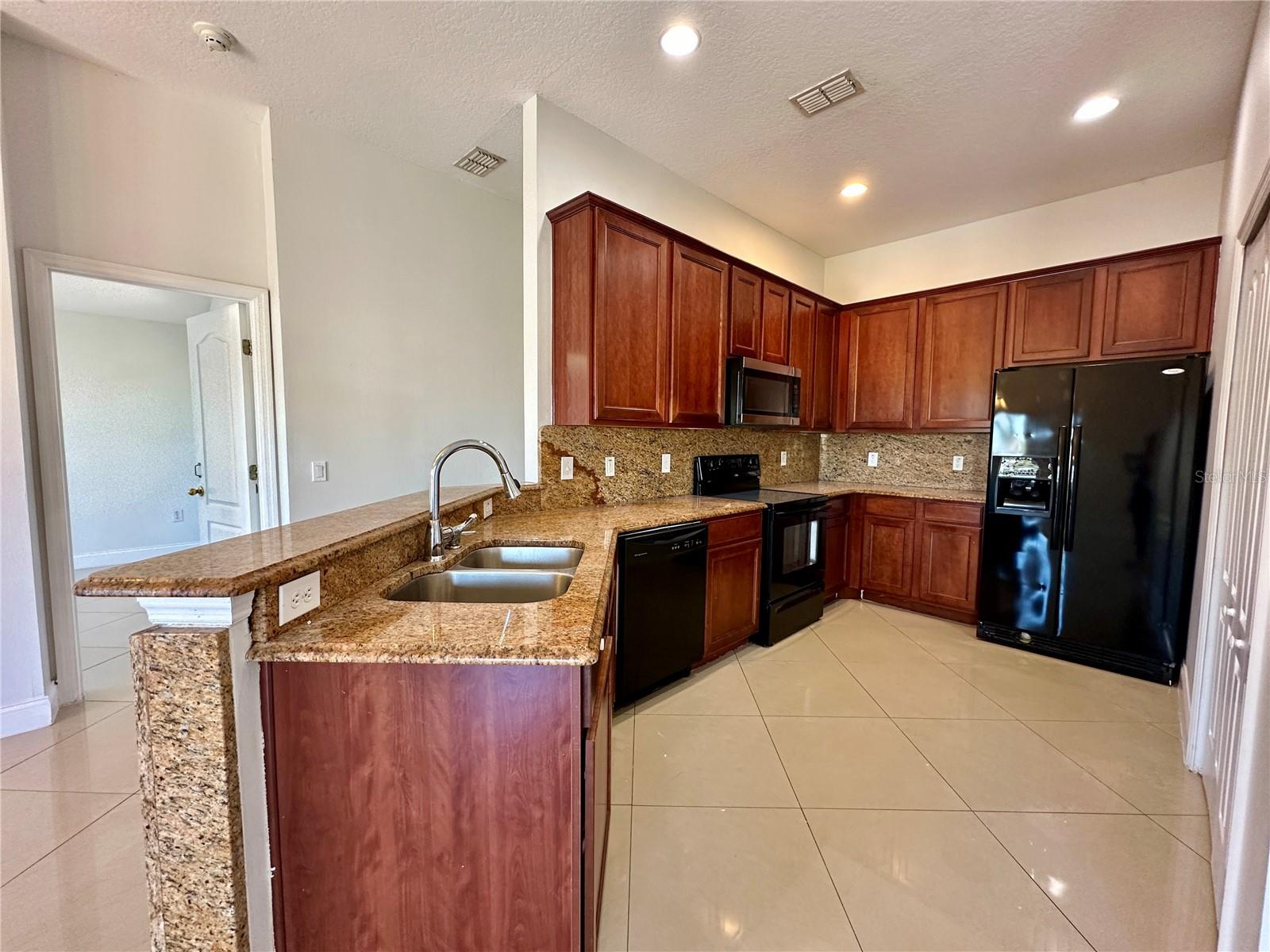 Image 3 of 26 For 1991 Estancia Circle 16a