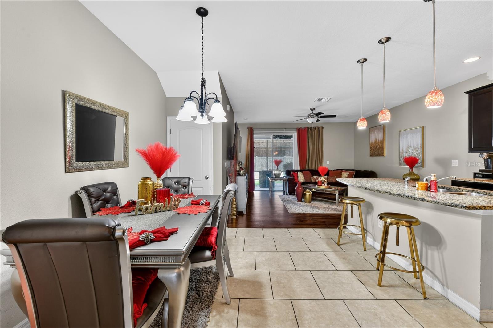 Listing photo id 10 for 10420 Butterfly Wing Court