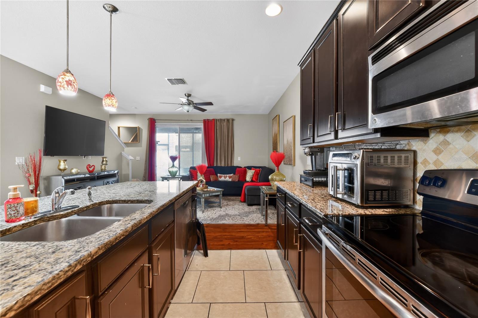 Listing photo id 3 for 10420 Butterfly Wing Court