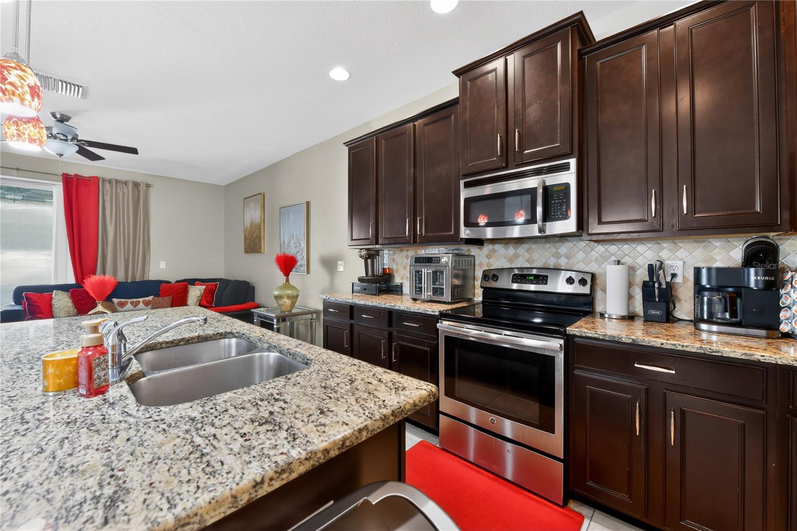 Listing photo id 4 for 10420 Butterfly Wing Court