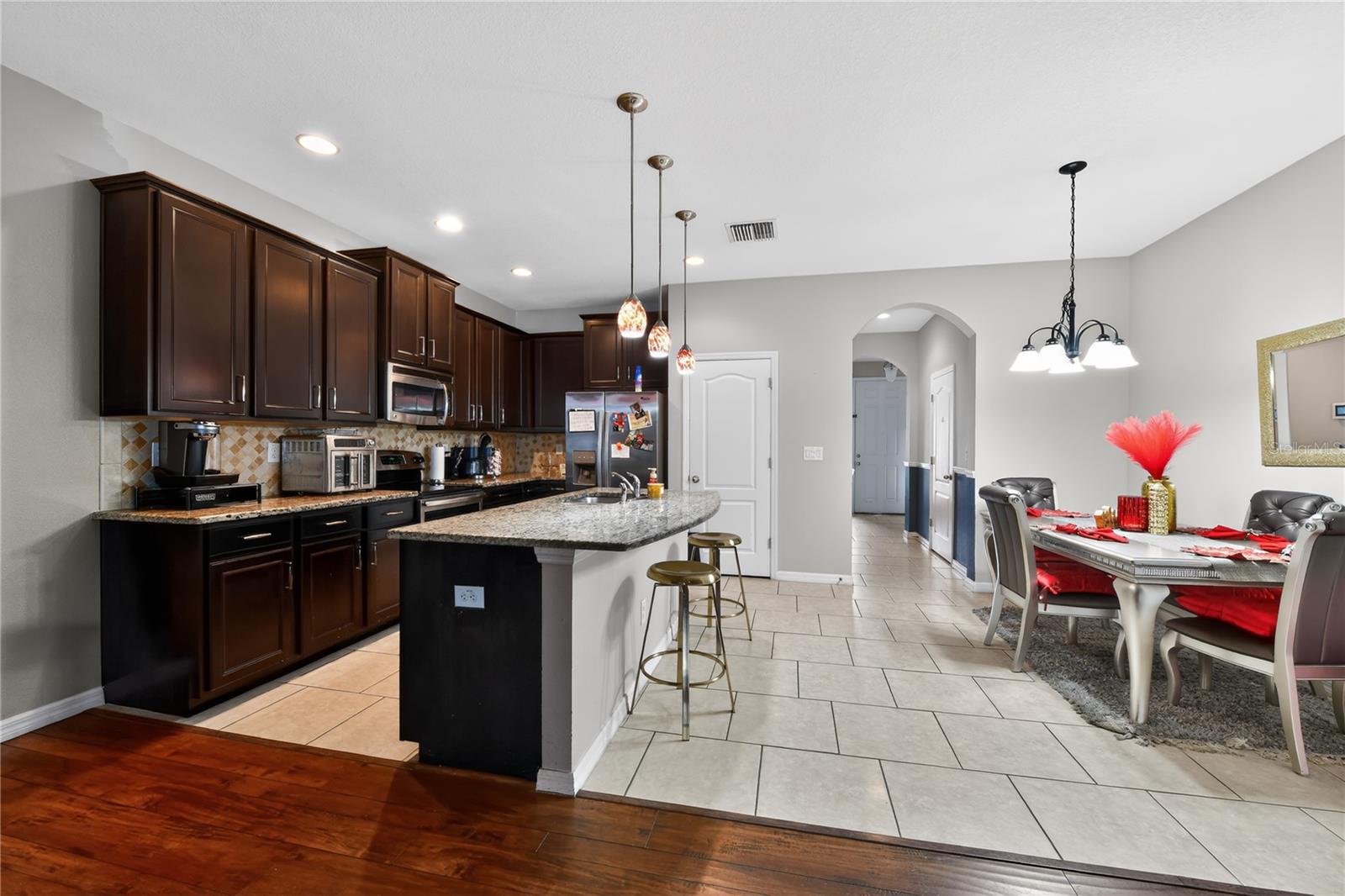 Listing photo id 5 for 10420 Butterfly Wing Court