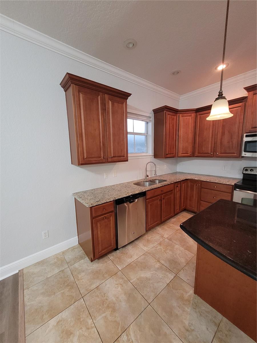 Image 16 of 39 For 1455 Catherine St