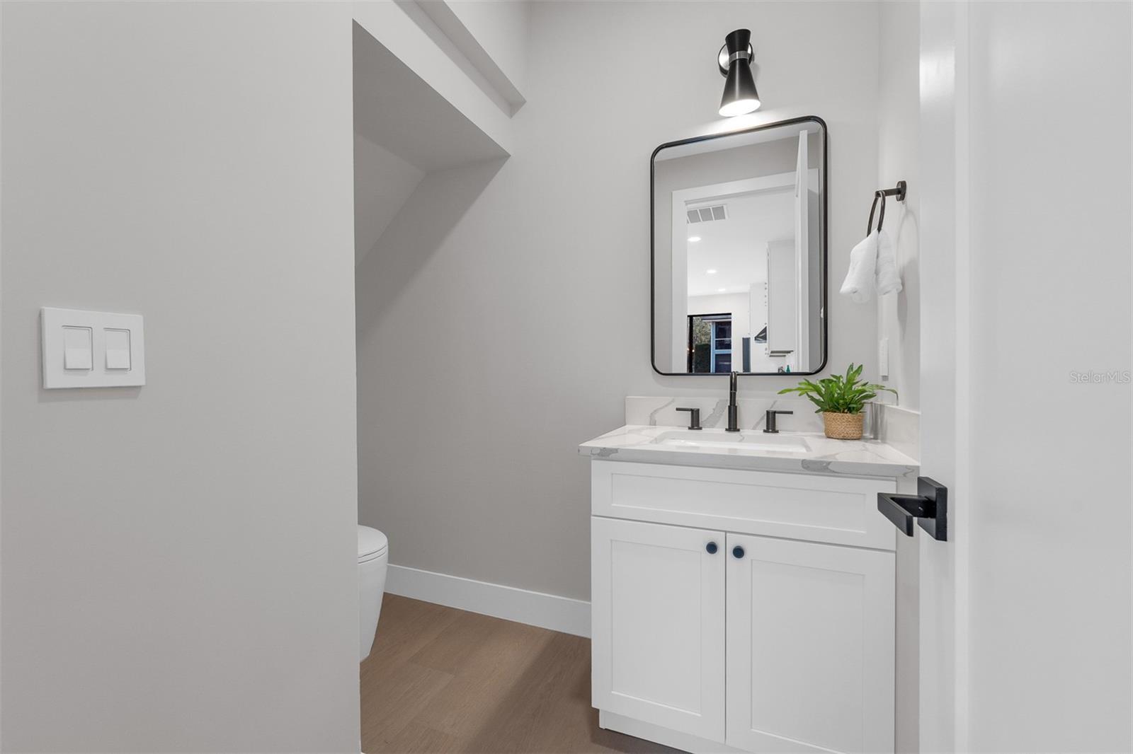 Image 14 of 30 For 407 Calhoun Place